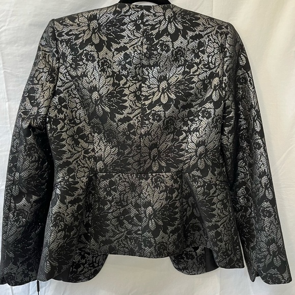 NWT Calvin Klein Gorgeous Black/Silver Floral Blazer, Size 6P - Picture 5 of 7